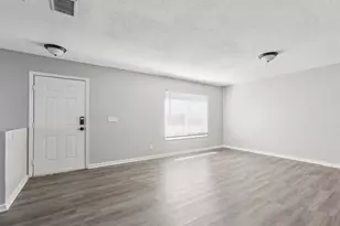 7402 E Banks Dr Unit, Tampa, FL 33617 - Photo 5