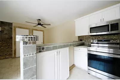 1700 Embassy Drive #402, West Palm Beach, FL 33401 - Photo 15