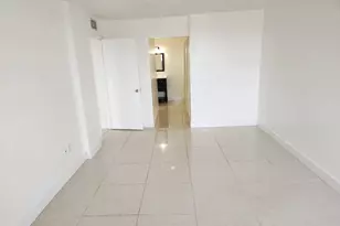 8895 Fontainebleau Blvd, Miami, FL 33172 - Photo 5