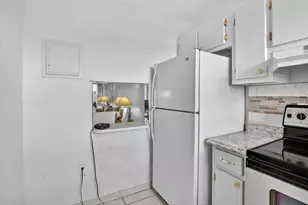 8130 Sunrise Lakes Blvd, Sunrise, FL 33322 - Photo 7