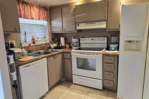 9001 Sunrise Lakes Blvd, Sunrise, FL 33322 - Photo 15