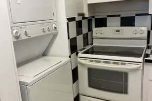 10000 NW 80th Ct, Hialeah Gardens, FL 33016 - Photo 9