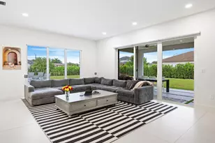 2001 Meadows Dr, Davie, FL 33324 - Photo 13