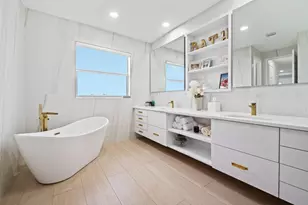 2001 Meadows Dr, Davie, FL 33324 - Photo 17