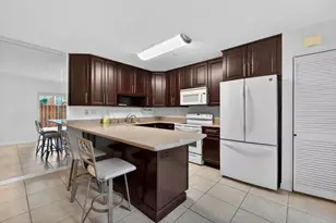 9110 SW 22nd Ct, Davie, FL 33324 - Photo 7