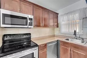 2851 E Sunrise Lakes Dr Unit, Sunrise, FL 33322 - Photo 9