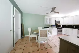 1700 Embassy Dr Unit, West Palm Beach, FL 33401 - Photo 5