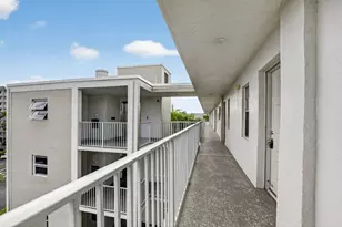 2236 N Cypress Bend Dr, Pompano Beach, FL 33069 - Photo 25