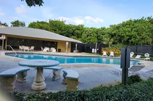 545 Trace Cir, Deerfield Beach, FL 33441 - Photo 3