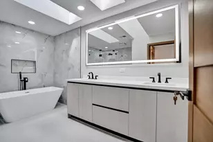 21392 Bridgeview Dr, Boca Raton, FL 33428 - Photo 19