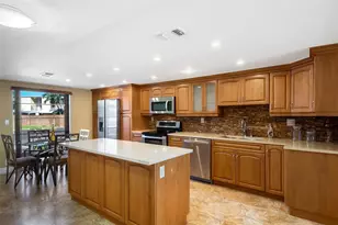 822 NE 25th Ave, Hallandale Beach, FL 33009 - Photo 3