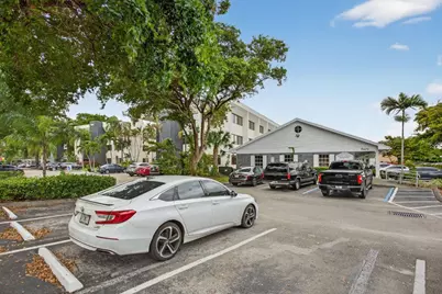 7471 W Oakland Park Boulevard, Tamarac, FL 33319 - Photo 9