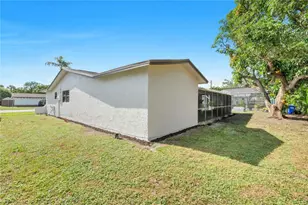 8871 NW 3rd St, Pembroke Pines, FL 33024 - Photo 35