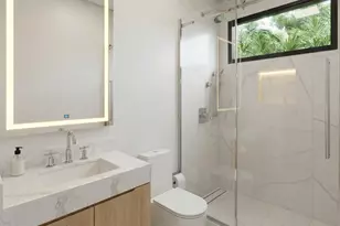 2500 NE 18th Ave, Wilton Manors, FL 33305 - Photo 17