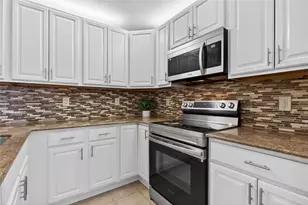 6131 NW 55th Ln, Tamarac, FL 33319 - Photo 9