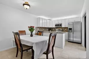 6131 NW 55th Ln, Tamarac, FL 33319 - Photo 11