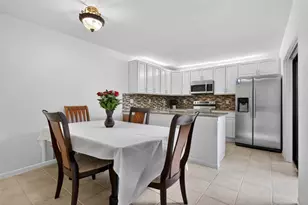 6131 NW 55th Ln, Tamarac, FL 33319 - Photo 11