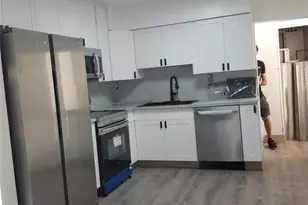 803 NE 8th St, Hallandale Beach, FL 33009 - Photo 23