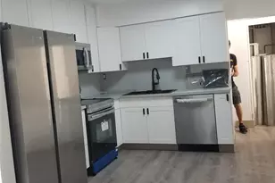 803 NE 8th St, Hallandale Beach, FL 33009 - Photo 23