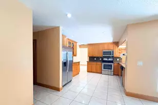 8800 NW 3 St, Pembroke Pines, FL 33024 - Photo 5