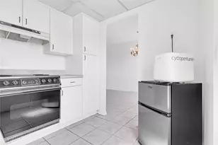 2555 NE 11th St, Fort Lauderdale, FL 33304 - Photo 7