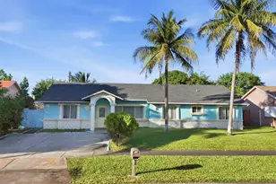 561 NE 38th St, Deerfield Beach, FL 33064 - Photo 1