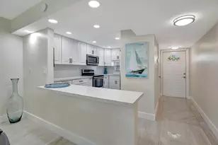 9720 S Hollybrook Lake Dr, Pembroke Pines, FL 33025 - Photo 15