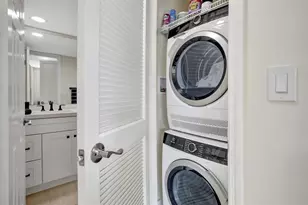 9720 S Hollybrook Lake Dr, Pembroke Pines, FL 33025 - Photo 7