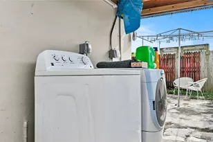 3446 NW 17th St, Miami, FL 33125 - Photo 23