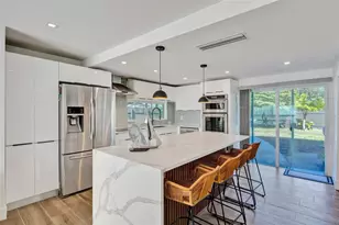 701 NE 164th St, Miami, FL 33162 - Photo 7