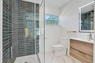 701 NE 164th St, Miami, FL 33162 - Photo 35