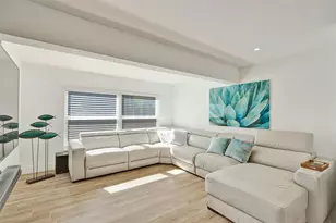 701 NE 164th St, Miami, FL 33162 - Photo 11