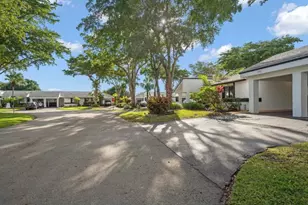 370 Fairway Cir, Weston, FL 33326 - Photo 9
