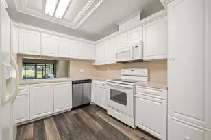 370 Fairway Cir, Weston, FL 33326 - Photo 17