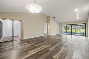 370 Fairway Cir, Weston, FL 33326 - Photo 5