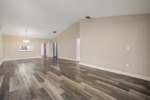 370 Fairway Cir, Weston, FL 33326 - Photo 7