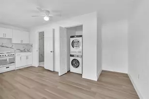 41 Miami Gardens Rd, West Park, FL 33023 - Photo 9