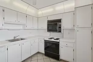 3960 Oaks Clubhouse Dr, Pompano Beach, FL 33069 - Photo 5