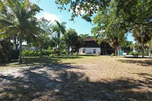 444 Pine Cir, Boca Raton, FL 33432 - Photo 41