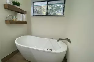 2286 Anchorage Ln, Naples, FL 34104 - Photo 25