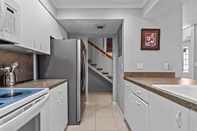 653 Cypress Lane #21B, Fort Lauderdale, FL 33305 - Photo 9