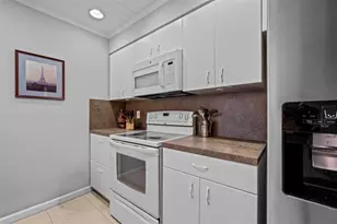 653 Cypress Ln, Fort Lauderdale, FL 33305 - Photo 13