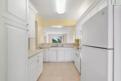 7765 Yardley Drive #403, Fort Lauderdale, FL 33321 - Photo 3