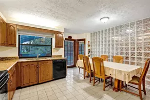 766 SE Cavern Ave, Port Saint Lucie, FL 34983 - Photo 9