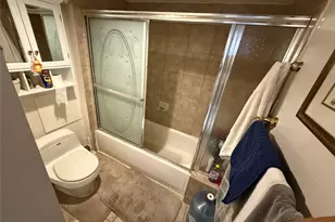 3375 N Country Club Dr, Miami, FL 33180 - Photo 21