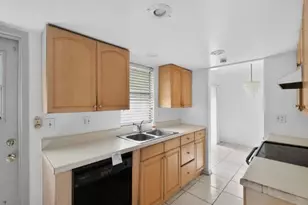7802 NW 69th Terrace, Tamarac, FL 33321 - Photo 11