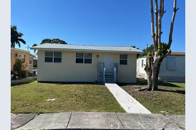 371 Banyan (Main House) Avenue, Pahokee, FL 33476 - Photo 1