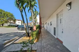 9320 S Hollybrook Lake Dr, Pembroke Pines, FL 33025 - Photo 19
