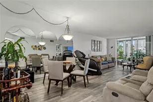 9520 S Hollybrook Lake Dr, Pembroke Pines, FL 33025 - Photo 7