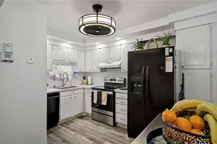 9520 S Hollybrook Lake Dr, Pembroke Pines, FL 33025 - Photo 11